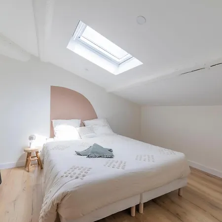 Appartement T2 Avec Veranda Centre De Nimes Apartmán