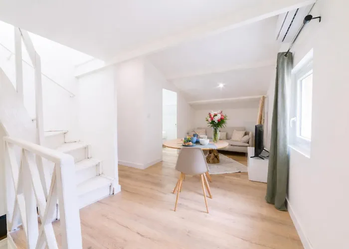 Belvedere Nimois Avec Veranda Et Vue Sur Les Toits Centre-ville Apartman Nîmes